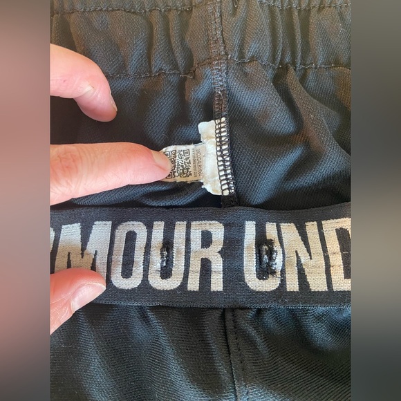 Under Armour Play Up Black Shorts (M) - Picture 4 of 5